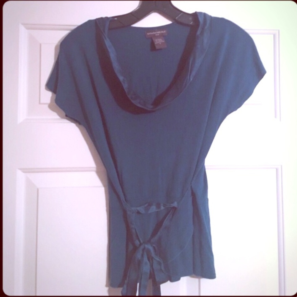 BR top with satin collar and waist band 💗